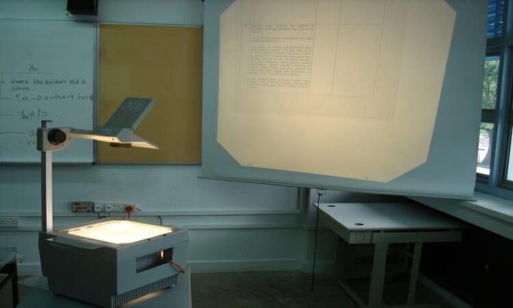 How Does an Overhead Projector Work